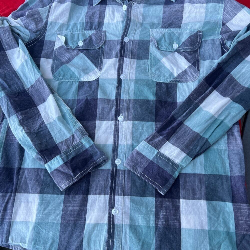 SILVER JEANS CO, men's size S, plaid, button down, blue